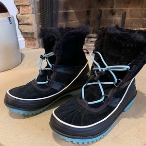 Black and Teal Sorel Snowboots